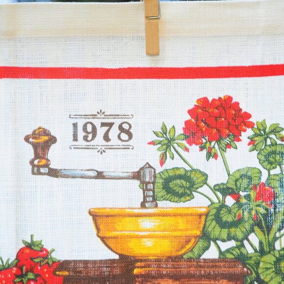 VTG 1978 Hallmark Linen Calendar Towel Kitchen Design, Geraniums & Strawberries - Picture 5 of 8